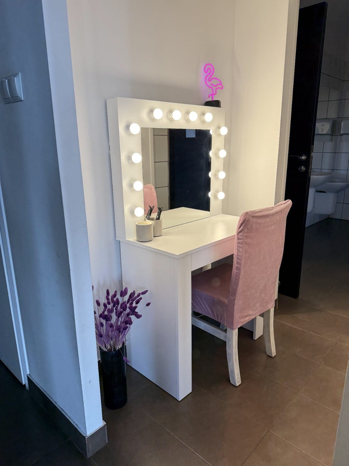 Toaletka w studio pole dance Vertigo udogodnienia pole dance białystok